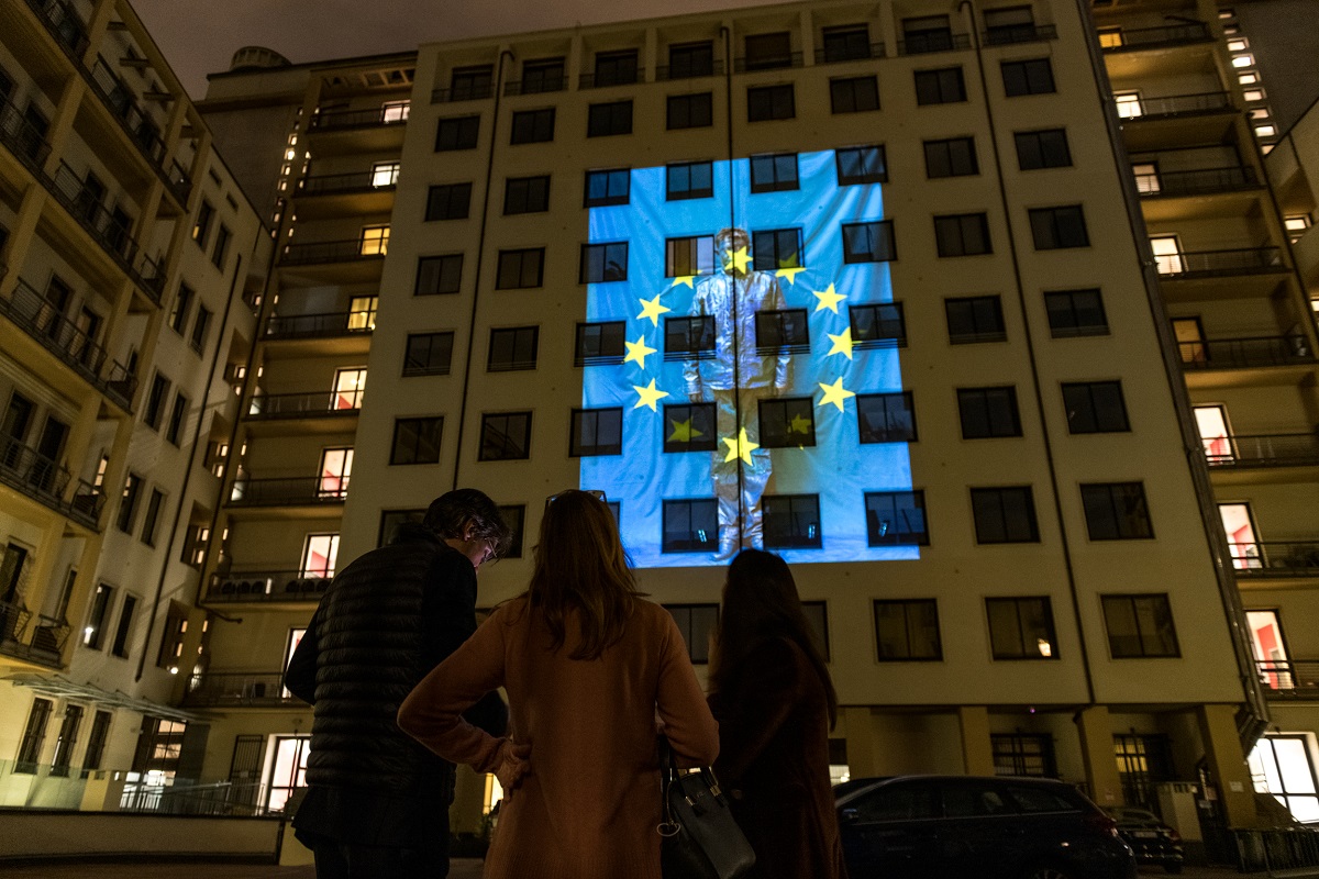 12 ARTISTI PER “ESTERNO NOTTE. FOTOGRAFIE E PROIEZIONI SULLA CITTA’