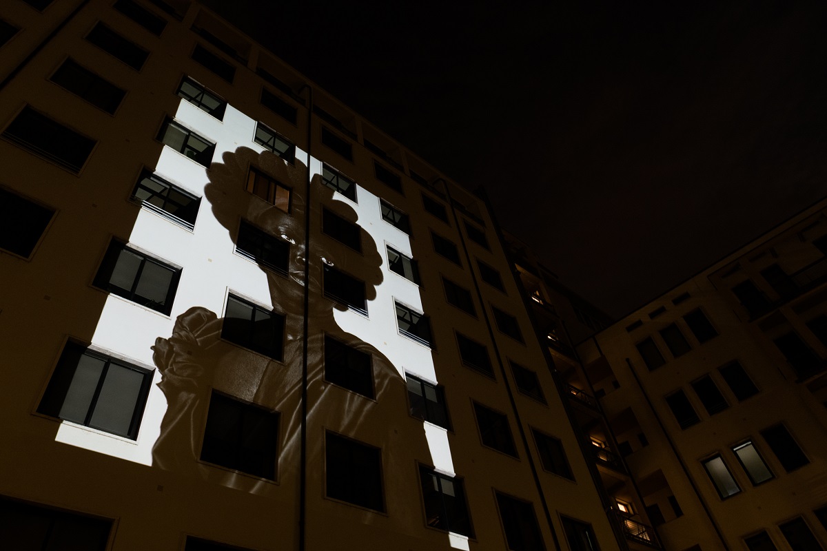 12 ARTISTI PER “ESTERNO NOTTE. FOTOGRAFIE E PROIEZIONI SULLA CITTA’