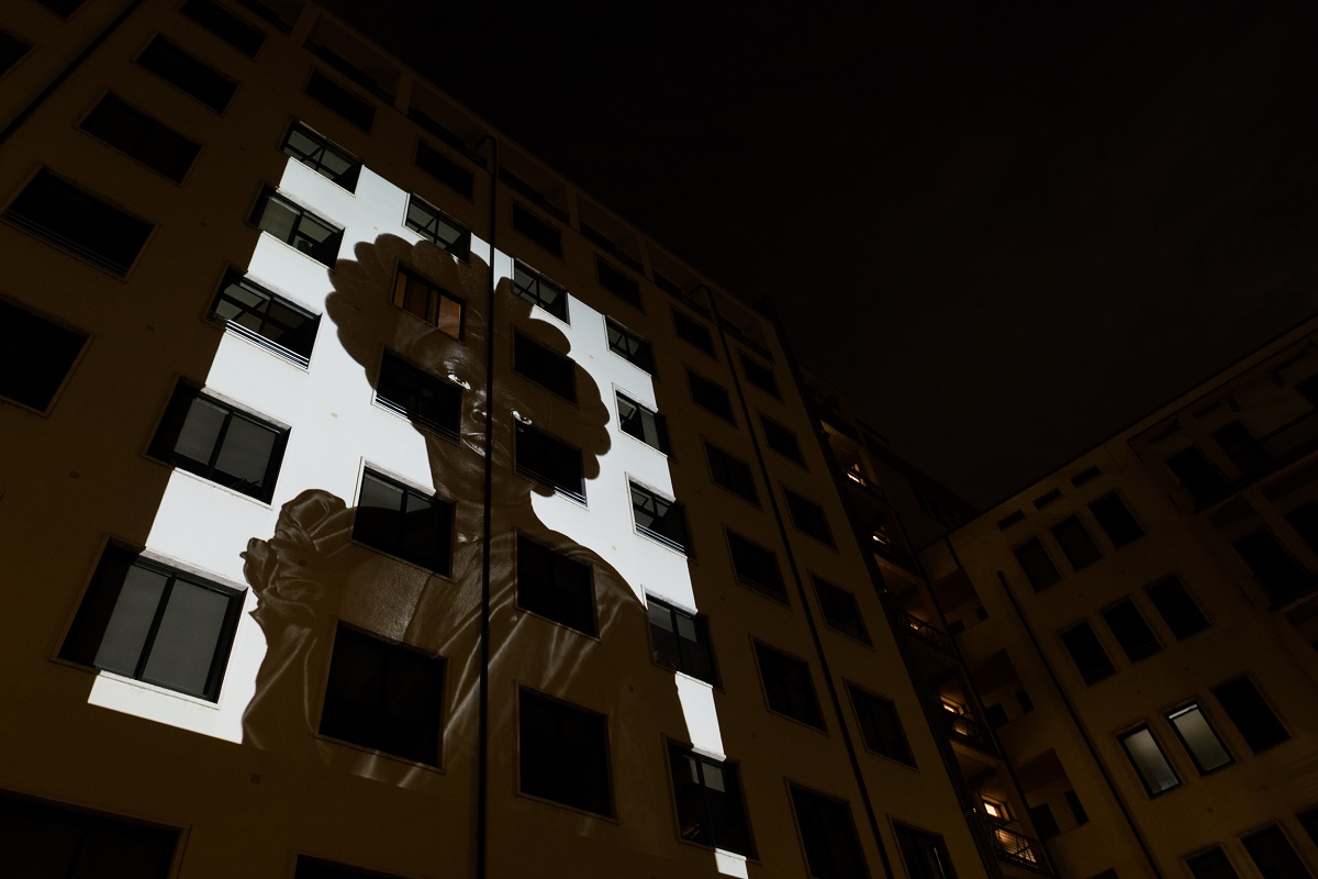 12 ARTISTI PER “ESTERNO NOTTE. FOTOGRAFIE E PROIEZIONI SULLA CITTA’