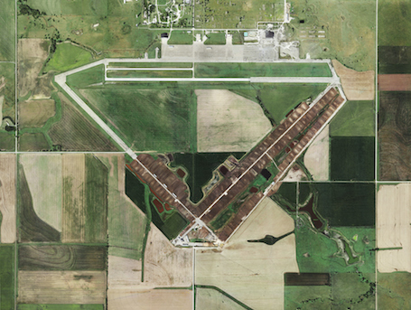 Black Diamond Feeders, Herington Air Base, Kansas copia